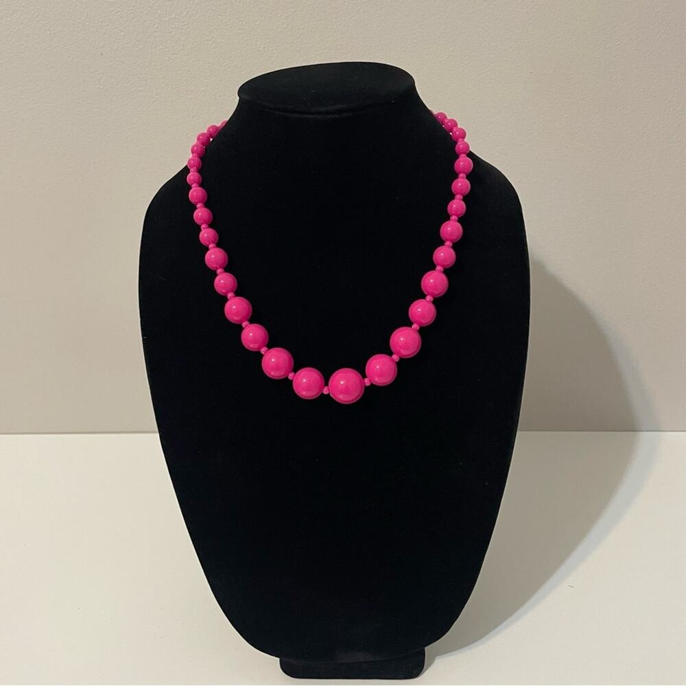 Claire’s Graduated Beaded Necklace Classic Retro Style Adjustable Vibrant Pink